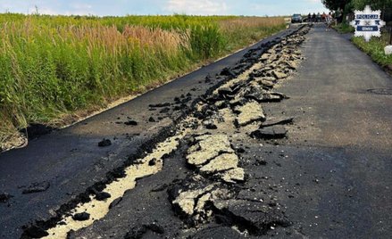 7 sierpnia rolnik zaorał świeżo wylany asfalt na osiedlu w Gliwicach