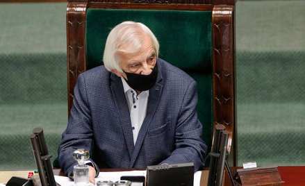 Dodatek dla medyków uchwalony. Poprawki do ustawy covidowej rozpatrzone