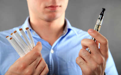 E-papierosy pomagają rzucić palenie skuteczniej niż plastry