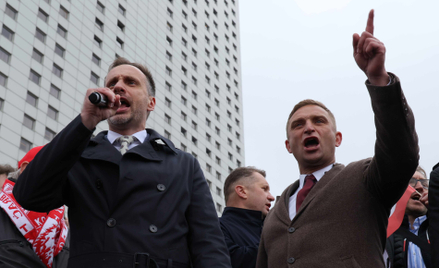Poseł PiS Janusz Kowalski oraz były prezes stowarzyszenia Marsz Niepodległości Robert Bąkiewicz podc