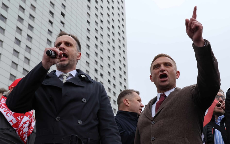 Poseł PiS Janusz Kowalski oraz były prezes stowarzyszenia Marsz Niepodległości Robert Bąkiewicz podc
