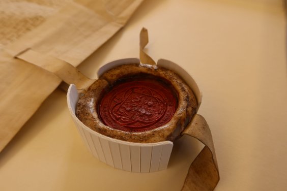 Zwracane Polsce przez Niemcy dokumenty z pergaminu pochodzą z XIII–XV w.