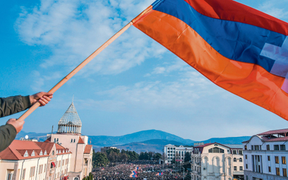 Gdy Erywań ostrożnie rozluźnia związki z Rosją, retoryka władz samozwańczej republiki Ormian w Górsk