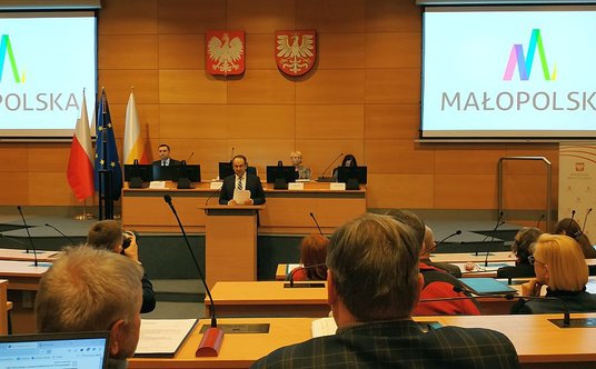 Spotkanie odbywało się w Urzędzie Marszałkowskim Województwa Małopolskiego w Krakowie. Na początek m