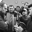 Kurtka, koszula i zatroskana mina szefa rządu poruszają emocje – zauważa publicysta (na zdjęciu: Don