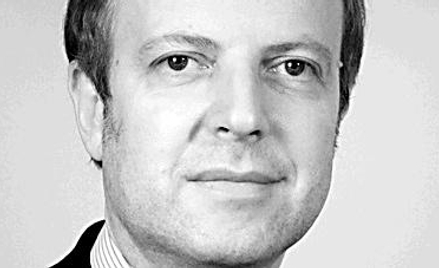 Autor to wspólnik zarządzający biura Linklaters w Warszawie, wykładowca na Uniwersytecie Warszawskim