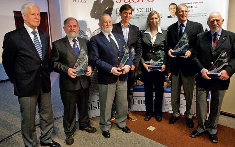 Konkurs „Żeglarz Roku 2010” (Od lewej): kpt. Krzysztof Baranowski i laureaci : Ziemowit Barański, Je