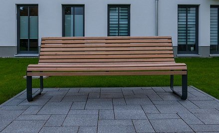 Spór o odległość ławki od okien sąsiadów w spółdzielni - wyrok WSA