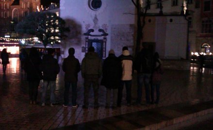 Narodowcy pilnują kościoła