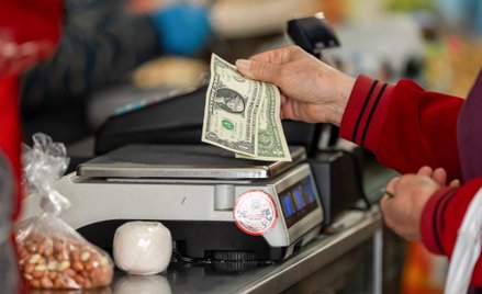 Sprzedaż detaliczna w USA niespodziewanie spadła w lipcu