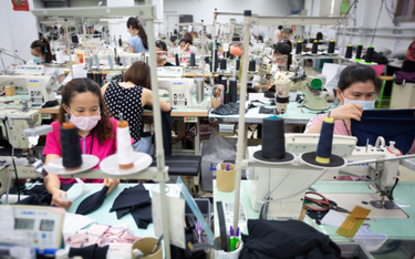 Produkcja próbnych egzemplarzy obuwia dla Nike w fabryce na Tajwanie.