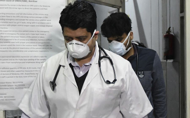 Chiny wysyłają lekarzy na ratunek do Włoch