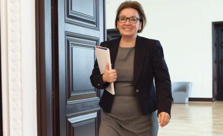 Minister Edukacji Narodowej Anna Zalewska utrzymuje, że reforma nie pociągnie za sobą zwolnień wśród