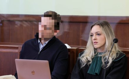 Oskarżony Sebastian M. (L) oraz jego pełnomocniczka mec. Katarzyna Hebda (P) na sali Sądu Rejonowego