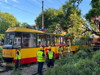 Służby usuwają skutki awarii
