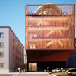 W przedszkolu projektu pracowni Kéré Architecture z Berlina nie brakuje między innymi trzypiętrowego