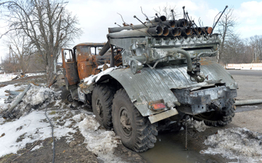 Zniszczona wyrzutnia rakietowa armii rosyjskiej na obrzeżach Charkowa 16 marca 2022 r.