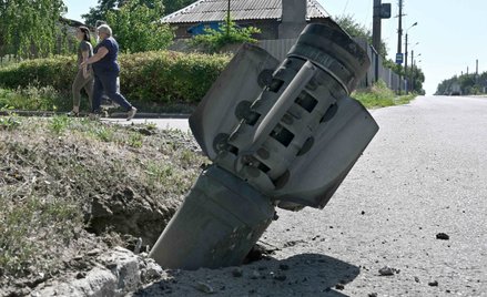 Rosyjska rakieta wystrzelona z wyrzutni Smiercz na Kramatorsk (miasto w kontrolowanej przez Kijów cz