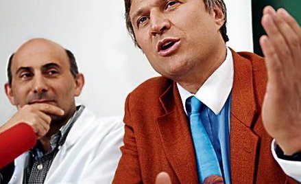 Lekarze Laurent Lantieri i Christian Dumontier współpracowali podczas zabiegu trwającego 30 godzin