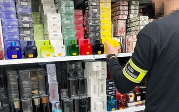 W pawilonach wynajmowanych przez obywatela Chin funkcjnariusze KAS zabezpieczyli tam niemal 158 tysi