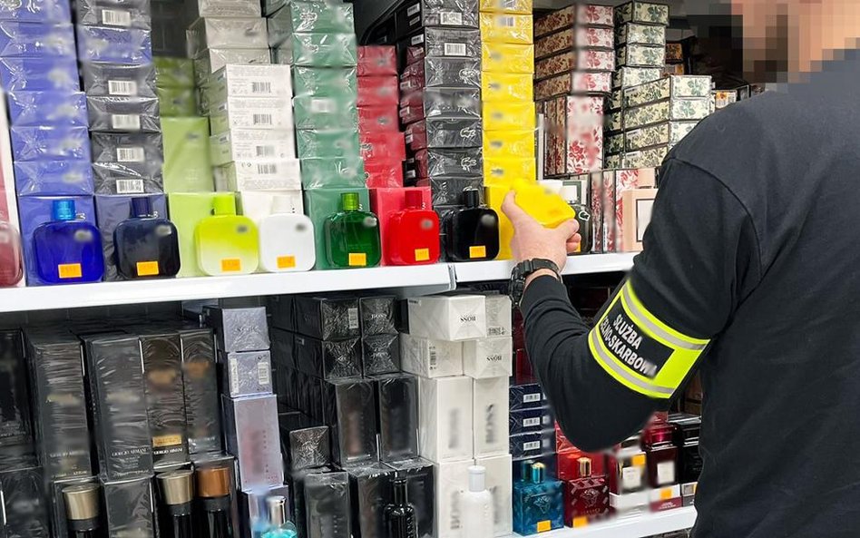 W pawilonach wynajmowanych przez obywatela Chin funkcjnariusze KAS zabezpieczyli tam niemal 158 tysi