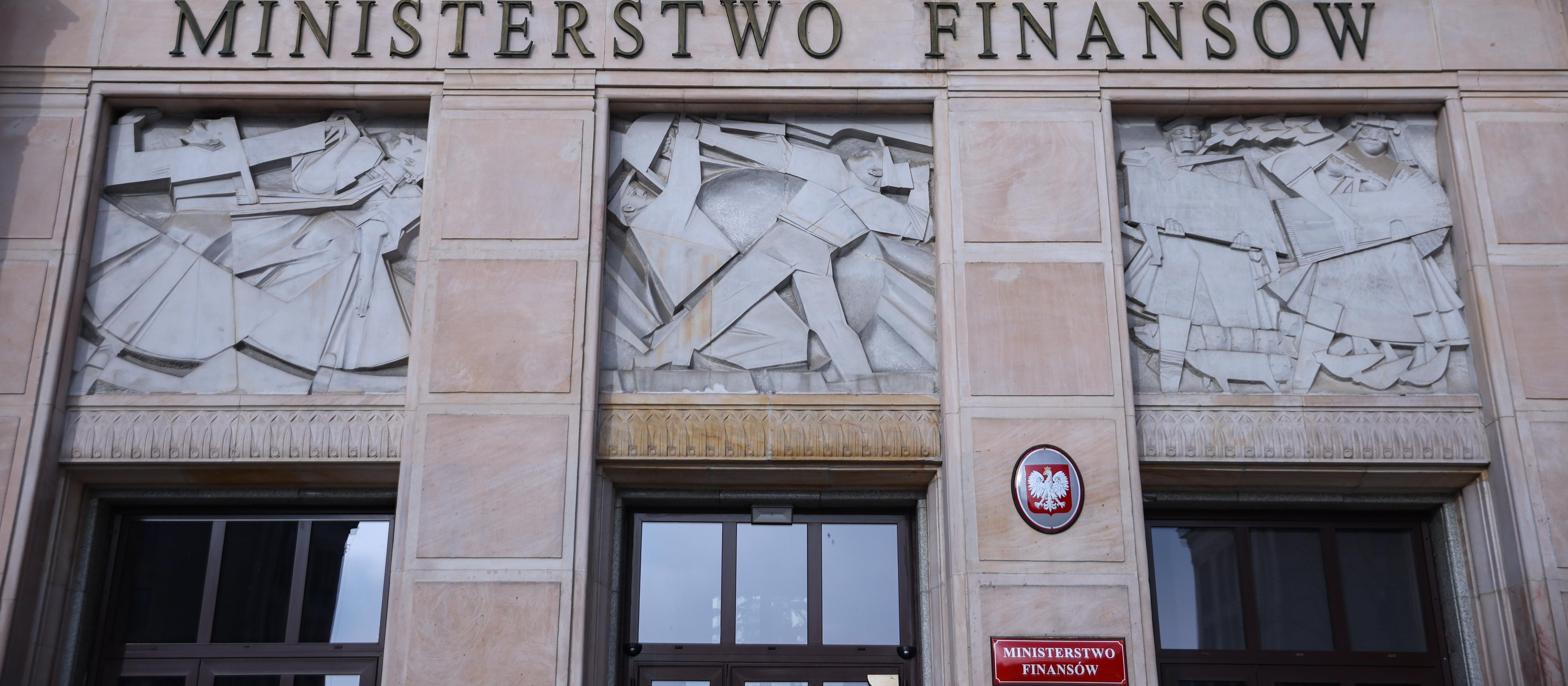 Wpływy podatkowe rosną. Ale to za mało, by pokryć deficyt w kasie państwa