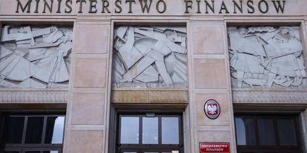 Wpływy podatkowe rosną. Ale to za mało, by pokryć deficyt w 