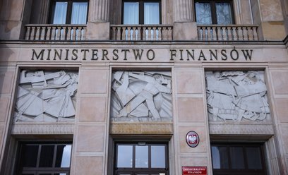 Polacy płacą coraz więcej, a dziura w budżecie nadal rośnie
