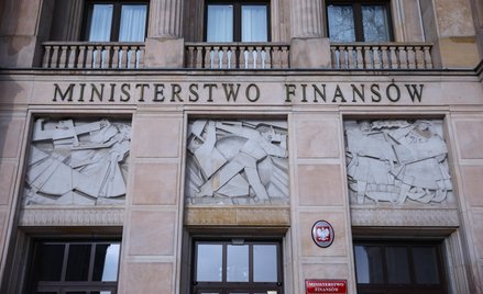Polacy płacą coraz więcej, a dziura w budżecie nadal rośnie