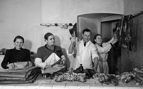 Sklep mięsny 1949. Fot. Wojskowa Agencja Fotograficzna /Narodowe Archiwum Cyfrowe