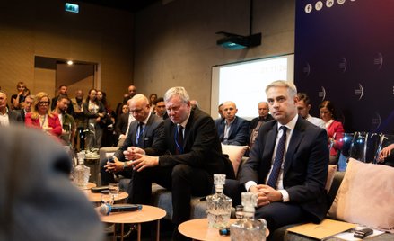Uczestnicy dyskusji rozmawiali o skali dezinformacji w internecie i możliwościach jej przeciwdziałan