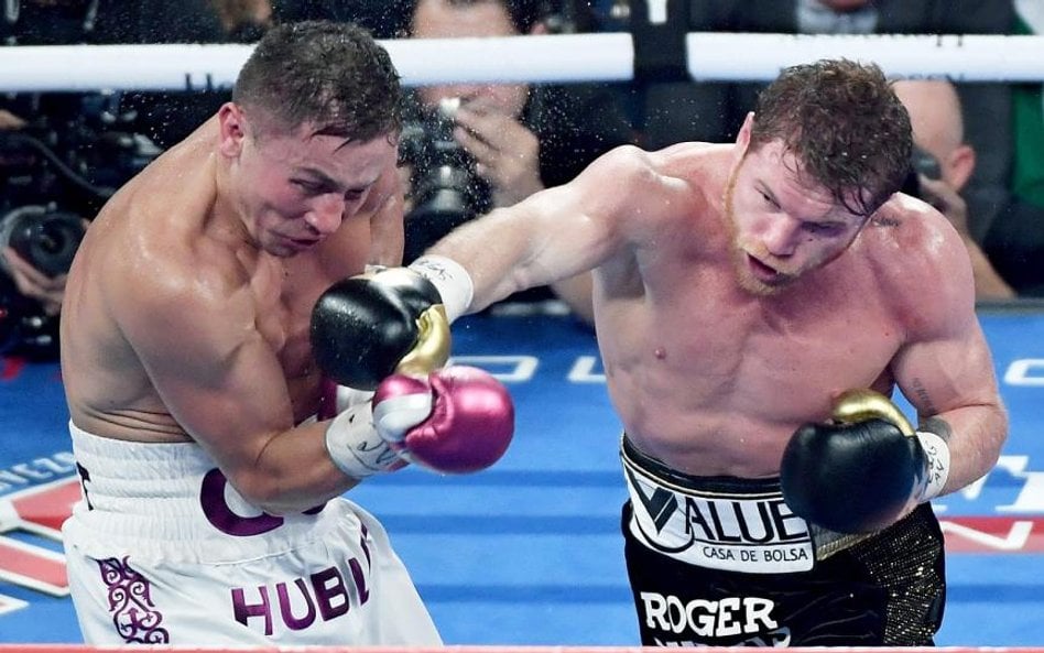 Giennadij Gołowkin (z lewej) i Canelo Alvarez
