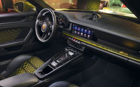 Porsche 911 Carrera GTS Cabriolet Spirit 70