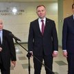 Andrzej Duda (na zdjęciu z Jarosławem Kaczyńskim i Mateuszem Morawieckim) rzadko podejmuje decyzje, 