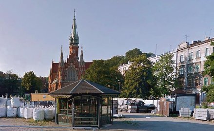 Rynek Podgórski w Krakowie jeszcze przed rozbiórką pawilonu kwiaciarni