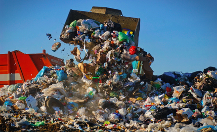 Posłowie europarlamentu przyjęli rozporządzenie, które zmniejszy górę śmieci w Europie
