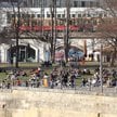 Berlin ma wiele otwartych terenów z zielenią i wodą, z czego chętnie korzystają latem mieszkańcy i t
