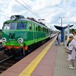 Pociąg PKP Intercity relacji Kraków Główny - Piła Główna na stacji kolejowej w Miechowie