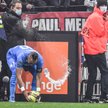 Dimitri Payet został trafiony butelką rzuconą z trybun