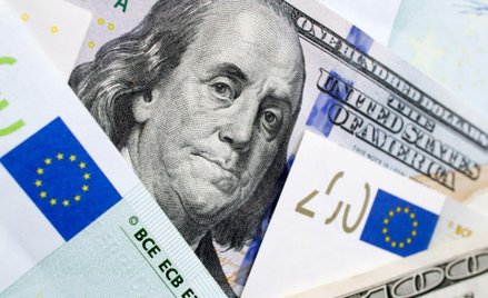Złoty głuchy na pozytywne informacje. Ważniejsze są czynniki zewnętrzne