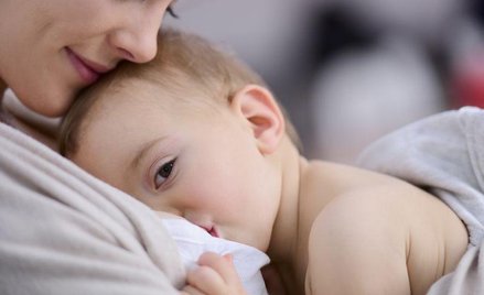 Czy matka karmiąca piersią może pracować w nadgodzinach