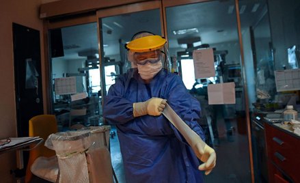 Rekordowo długi pobyt na OIOM-ie. 65-latek zdrowieje z COVID-19