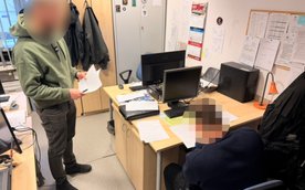 Z ustaleń funkcjonariuszy wynika, że 18-latek przedłożył w banku dokumenty poświadczające nieprawdę 