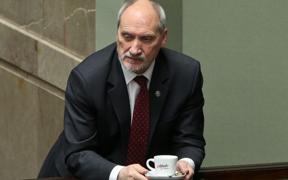 Gorąca końcówka roku w MON