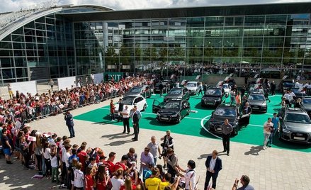 Robert Lewandowski i piłkarze Bayernu dostali nowe Audi