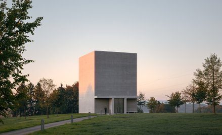 Budynek w niemieckim Künzelsau zaprojektowała renomowana pracownia David Chipperfield Architects.