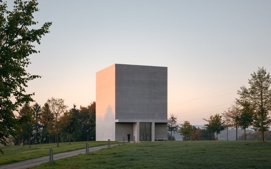 Budynek w niemieckim Künzelsau zaprojektowała renomowana pracownia David Chipperfield Architects.