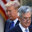 Donald Trump publicznie wzywał do szybkiego cięcia stóp i ostro krytykował Jerome’a Powella, prezesa