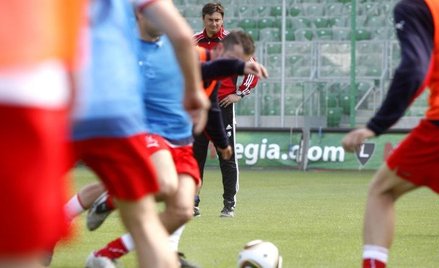 Trener Maciej Skorża na treningu Legii