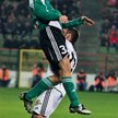 Mecz w Bełchatowie. Miroslav Radović (Legia) nad Piotrem Kuklisem